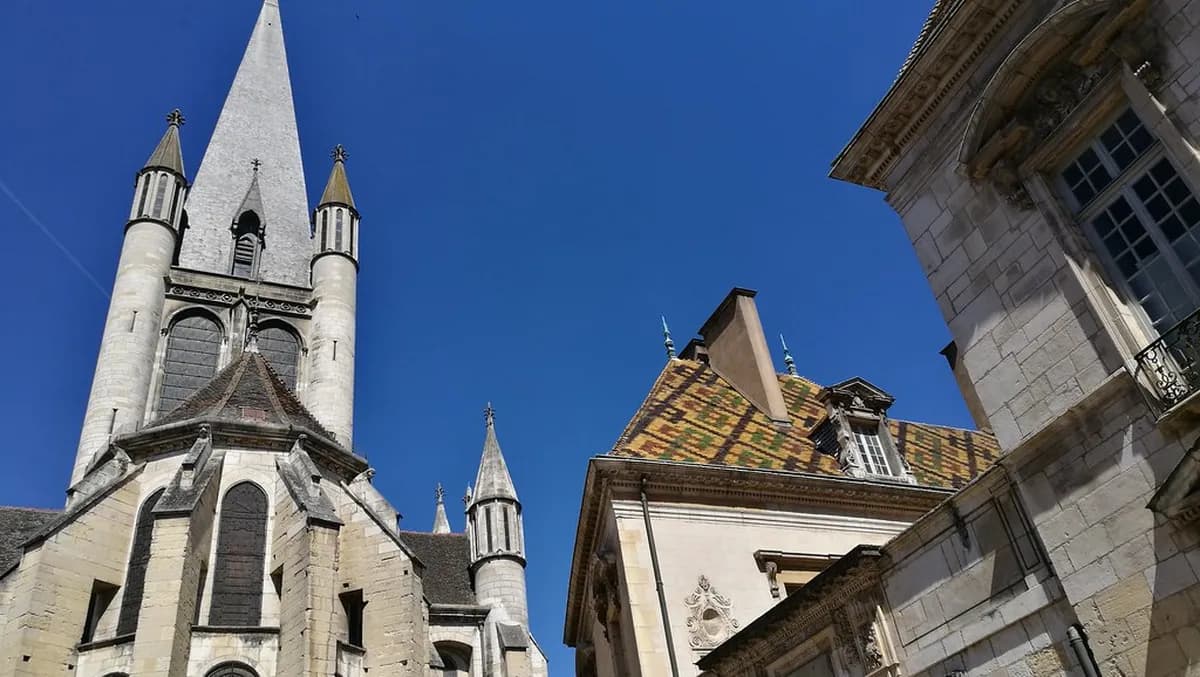 8 Essential Sections: Montpellier Old Town and Place de la Comédie Guide (2026)