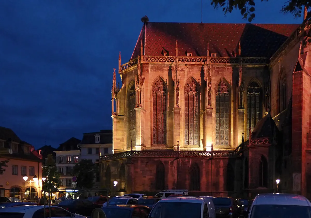 Colmar parking lot and city surroundings showing available parking spaces