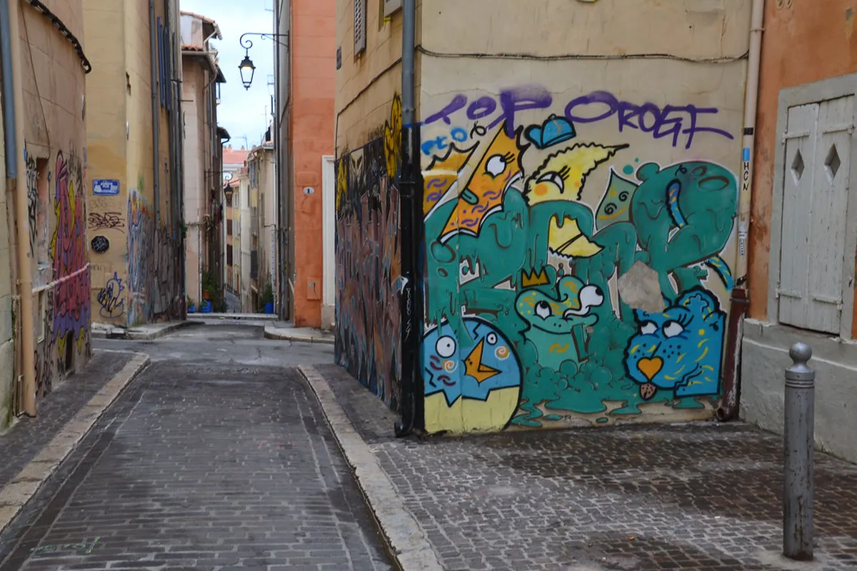Colorful buildings and narrow cobblestone streets in Marseille's Le Panier neighborhood